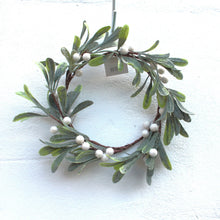 Load image into Gallery viewer, Small Mistletoe Wreath
