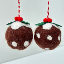 Load image into Gallery viewer, Wool Christmas Pudding Bauble Set