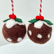 Load image into Gallery viewer, Wool Christmas Pudding Bauble Set