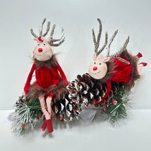 Load image into Gallery viewer, Deer on a Pinecone