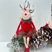 Load image into Gallery viewer, Deer on a Pinecone