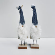 Load image into Gallery viewer, Santas with Woolly Hats & Fluffy Beards