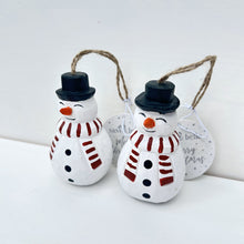 Load image into Gallery viewer, Wooden Snowmen Decoration Set