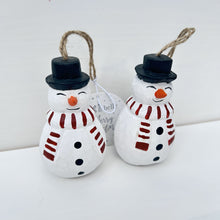 Load image into Gallery viewer, Wooden Snowmen Decoration Set