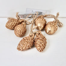 Load image into Gallery viewer, Gold Acorn Decoration Set