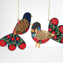 Load image into Gallery viewer, Folk Art Wooden Fantail Bird Set
