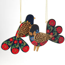 Load image into Gallery viewer, Folk Art Wooden Fantail Bird Set
