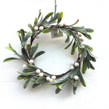 Load image into Gallery viewer, Small Mistletoe Wreath
