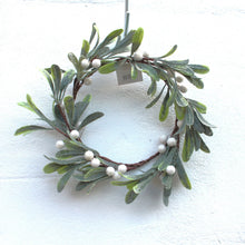 Load image into Gallery viewer, Small Mistletoe Wreath

