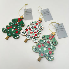 Load image into Gallery viewer, Alpine Wooden Christmas Tree Set
