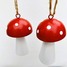 Load image into Gallery viewer, Red &amp; White Tin Toadstool Set
