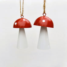 Load image into Gallery viewer, Red &amp; White Tin Toadstool Set
