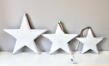 Load image into Gallery viewer, Distressed White Wooden Star Set
