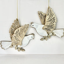 Load image into Gallery viewer, Cream &amp; Gold Dove Decoration Set
