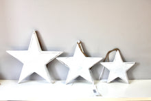 Load image into Gallery viewer, Distressed White Wooden Star Set
