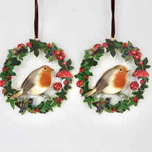 Load image into Gallery viewer, Fretwork Wooden Wreath Robin Set
