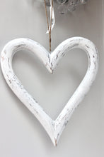 Load image into Gallery viewer, White Mango Wood Heart Set
