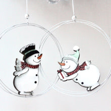 Load image into Gallery viewer, Set of Snowmen in Wire Ring
