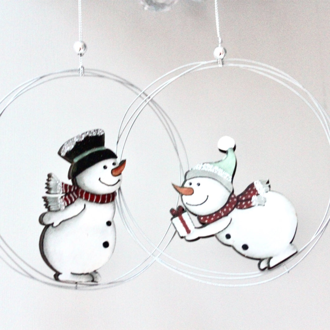 Set of Snowmen in Wire Ring