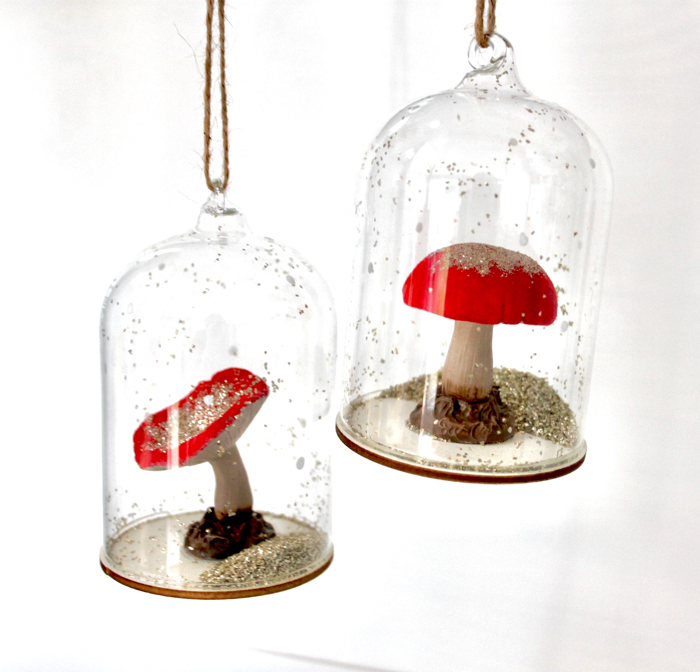 Glitter Toadstool in Glass Dome – Judefish