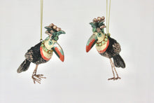 Load image into Gallery viewer, Toucan with Crown of Leaves
