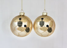 Load image into Gallery viewer, Bumble Bee Matt Gold Bauble
