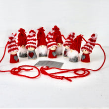 Load image into Gallery viewer, Scandi Wooly Hat People Christmas Garland
