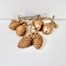 Load image into Gallery viewer, Gold Acorn Decoration Set
